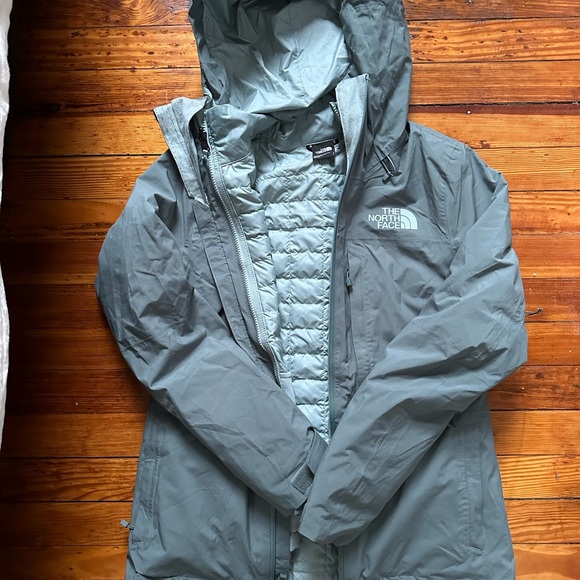 WOMENS THERMOBALL ECO SNOW TRICLIMATE JACKET in BALSAM GREEN - SILVER BLUE - Picture 3 of 5